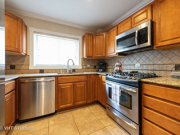 5th image of 5509 N California Ave APT 2N