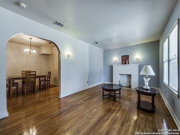 2nd image of 1916 Santa Monica St