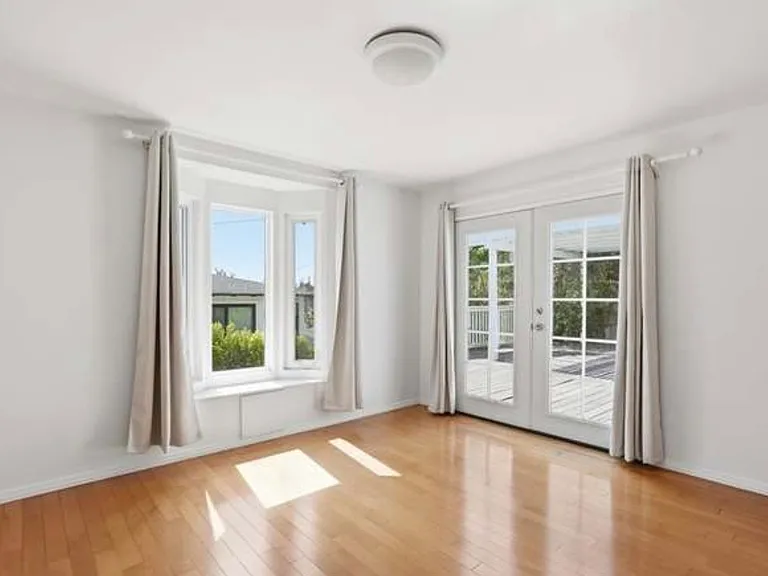 1320 Curtis Ave — Photo 5