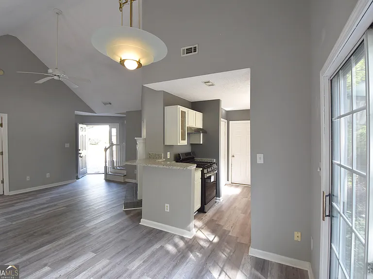 700 S Fairfield Dr — Photo 5