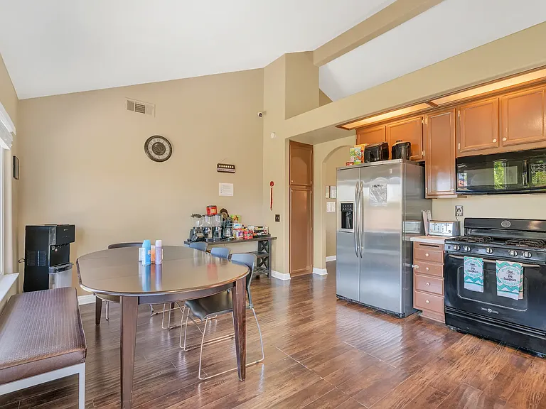 25207 Parkcrest Dr — Photo 9