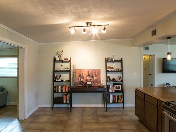 4th image of 3847 Winona Dr
