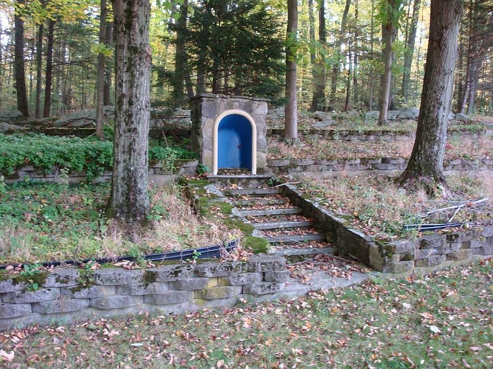 2nd image of 49 Deer Run Rd
