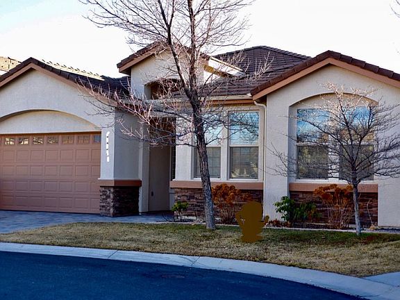 Fully Furnished 3-Bdrm 2-Bath Home sits on Silver Oak Golf Course