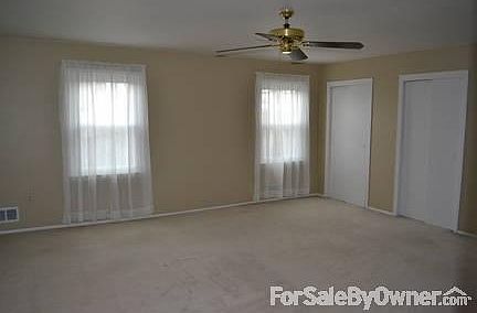 MASTER BEDBROOM
						:
						NEWLY PAINTED, CARPETING LIKE NEW - STEAMED CLEANED AND CEILING FAN