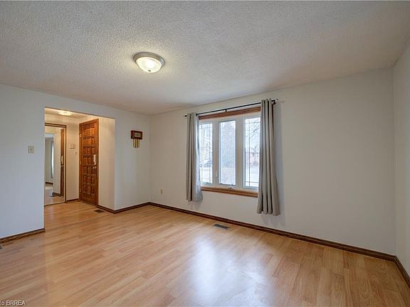 2nd image of 390 Brantwood Park Rd