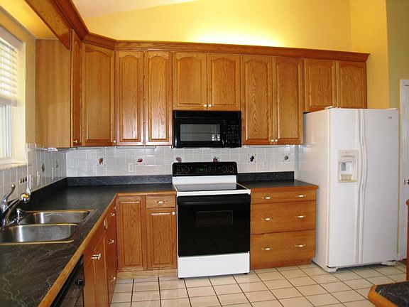 5th image of 143 SW Pilsner Cir