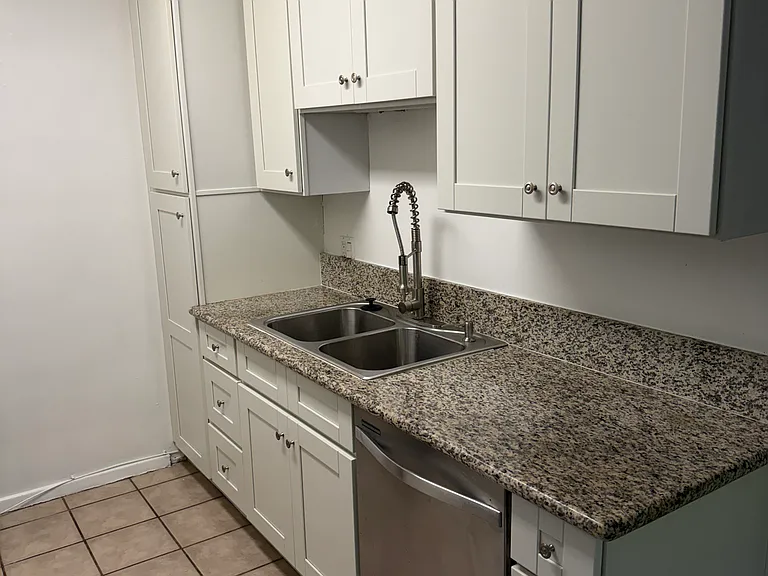 409 Bonair St #2 — Photo 6