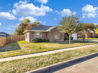 906 Roseanne Dr, Commerce, TX 75428
