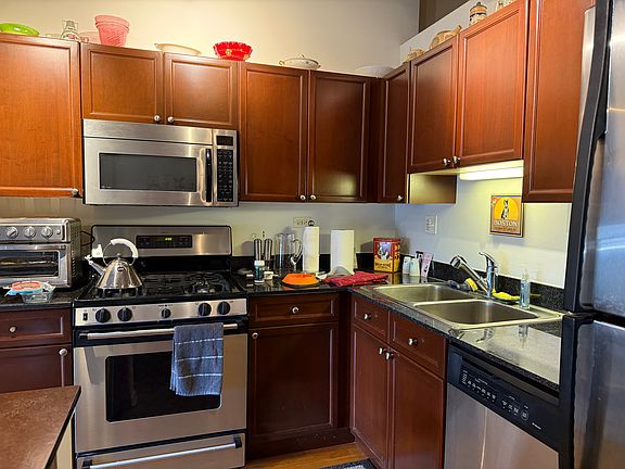 5th image of 900 N Kingsbury St APT 1120