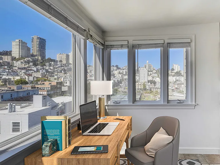 571 Lombard St — Photo 1