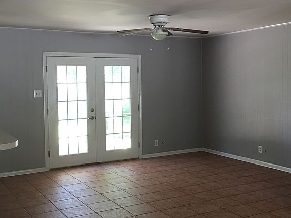 2nd image of 318 Robert E Lee Dr
