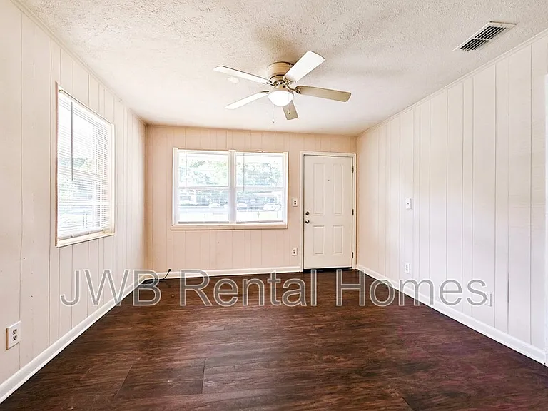 4935 Portsmouth Ave — Photo 6