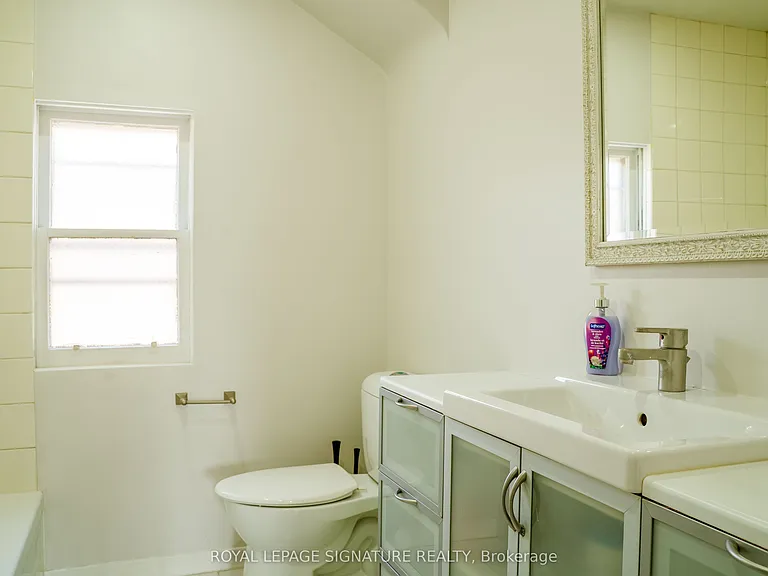 42 Kingsview Blvd — Photo 18