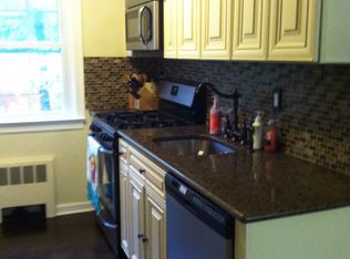 106 Robins Rd, New Rochelle, NY 10801