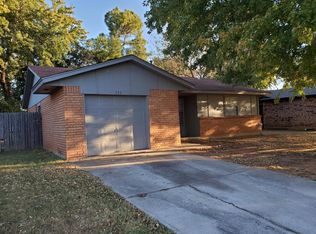533 W Carson Dr, Mustang, OK 73064