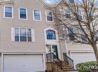221 Hidden Lake Dr #221, Morganville, NJ 07751