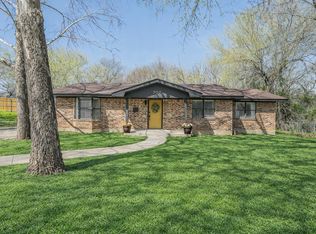 302 W Hale Ave, Decatur, TX 76234