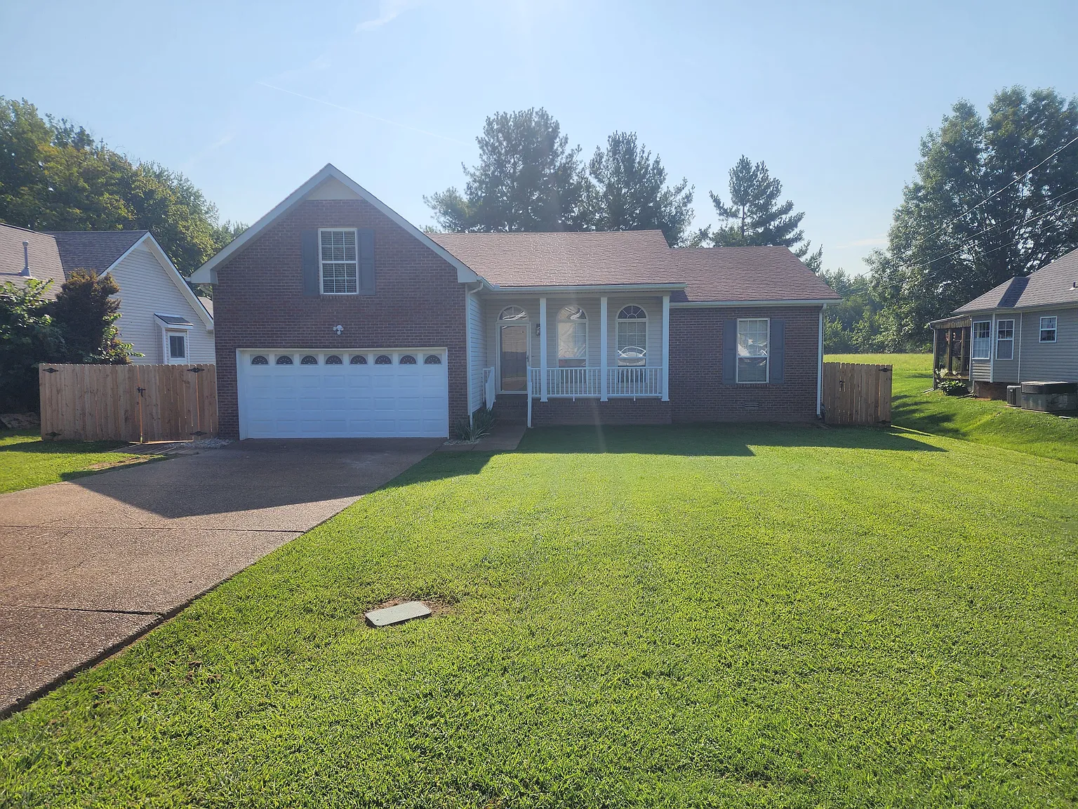 3 bed, 1833 sqft, $1,975 — Photo 1