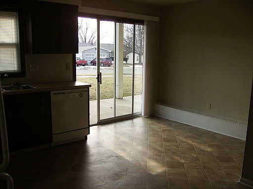 3rd image of 5892 Christie Ave SE