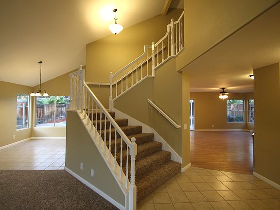 2nd image of 43350 Peartree Ln