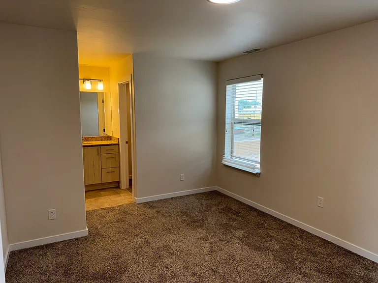 728 Oak St #L — Photo 15