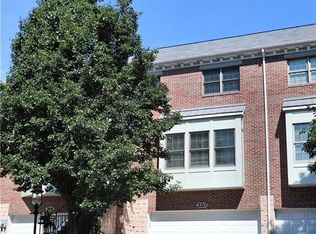 220 Highpointe Dr, Pittsburgh, PA 15220