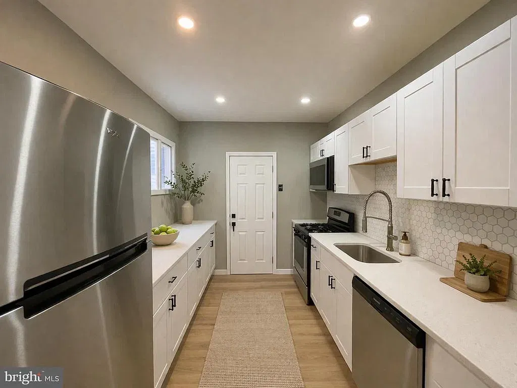 3 bed, 1170 sqft, $2,290 — Photo 2