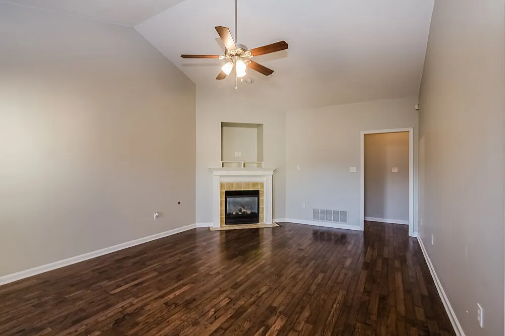4 bed, 2.0 bath, 1713 sqft, $1,955 — Photo 3