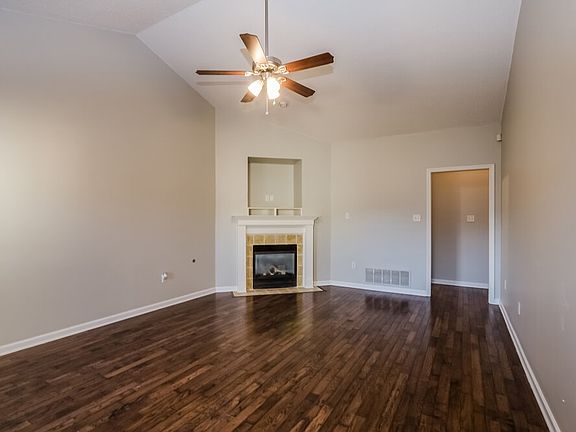 3rd image of 1146 Warwick Pl