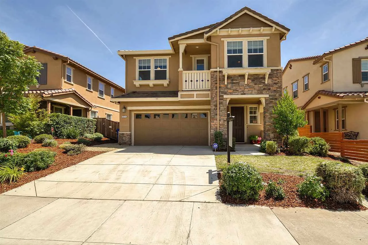 4574 Donegal Way photo 1