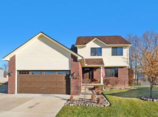 2285 Apple Tree Dr, Burton, MI 48519