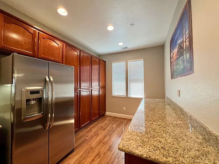 720 Wintergreen Ct — Photo 14