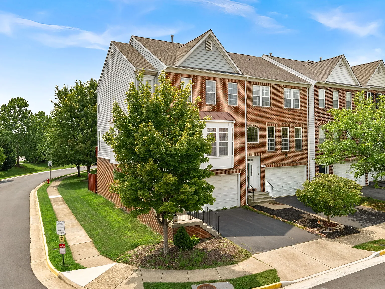 4 bed, 2664 sqft, $3,350 — Photo 4