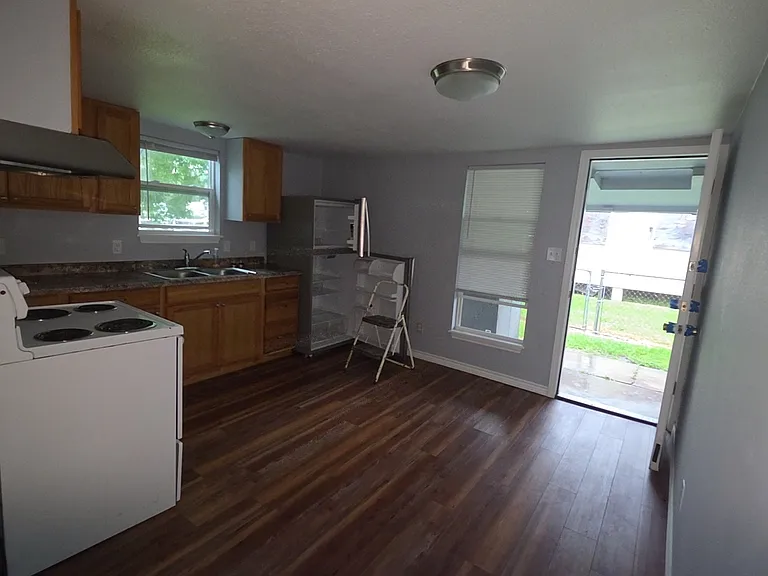 211 Doyle Dr — Photo 3