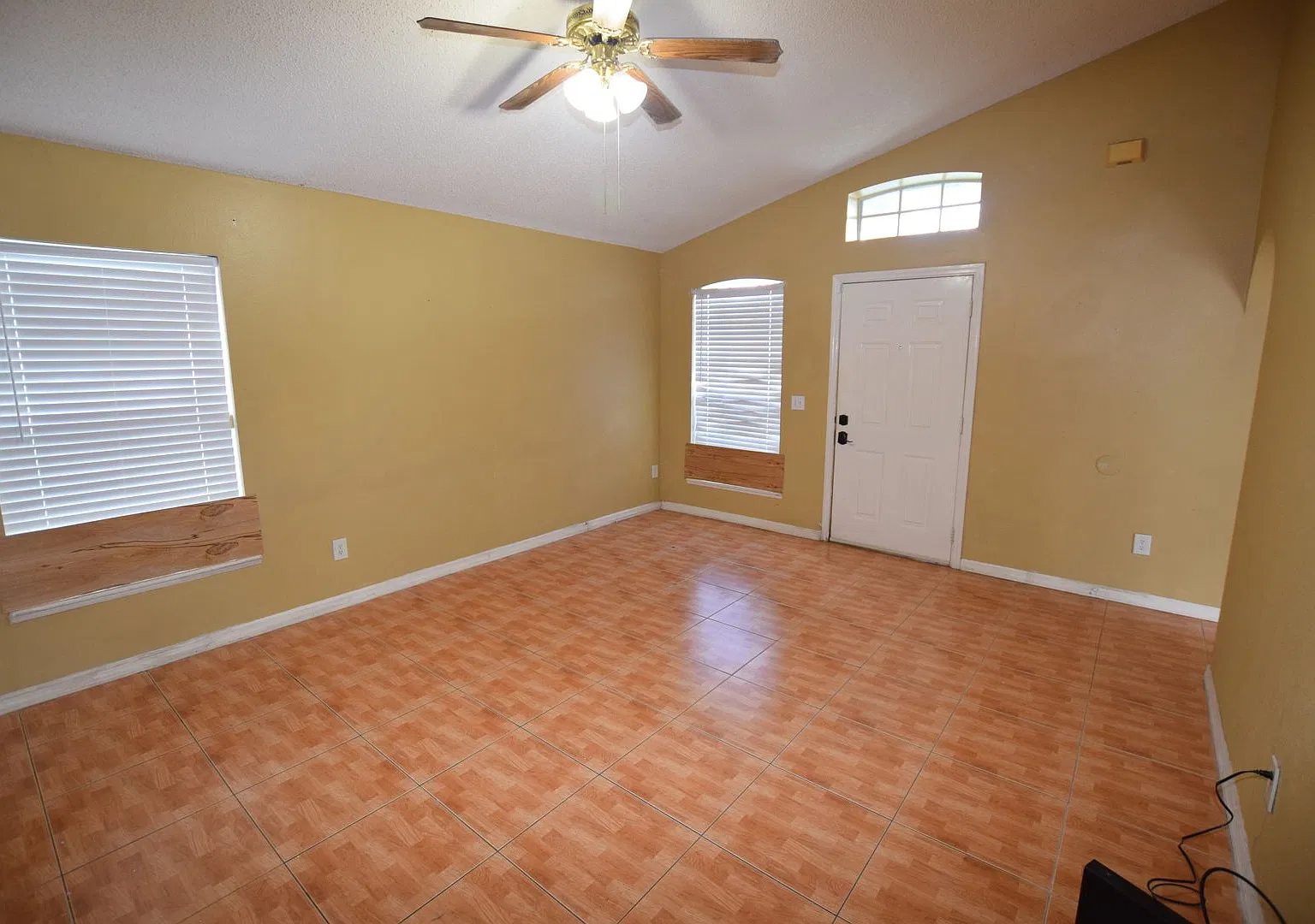 This charming 3 Bedroom, 2 Bath Single Family Home For Rent at 2216 Phonecia Ct. Orlando, FL 32837 — Photo 4