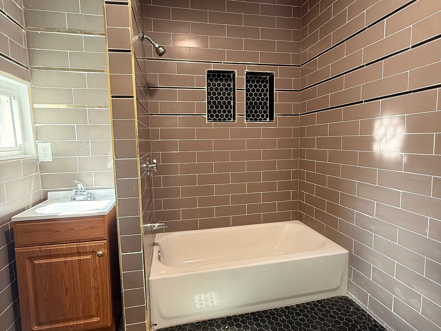 2 bed, 904 sqft, $1,700 — Photo 2