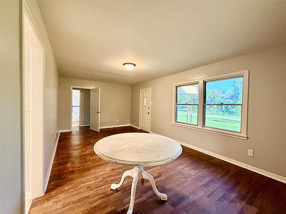 3rd image of 3723 Beaumont Ave