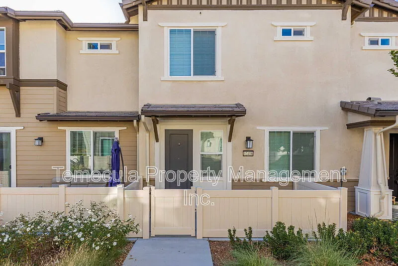 3 bed, 2.0 bath, 1514 sqft, $3,200 — Photo 2