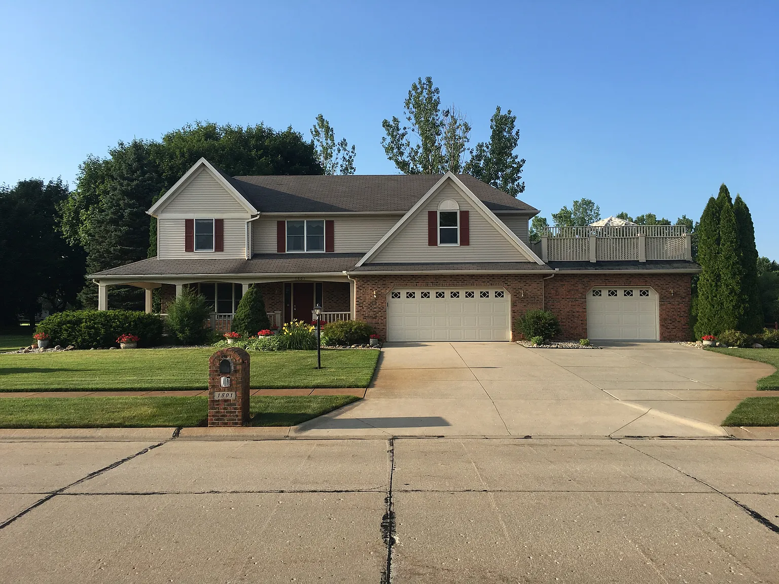 1801 Amberwood Dr photo 1