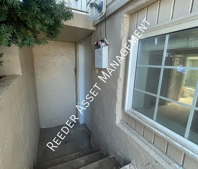 619 29th St #B — Photo 2