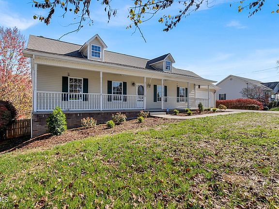3rd image of 127 Hazelnut Dr