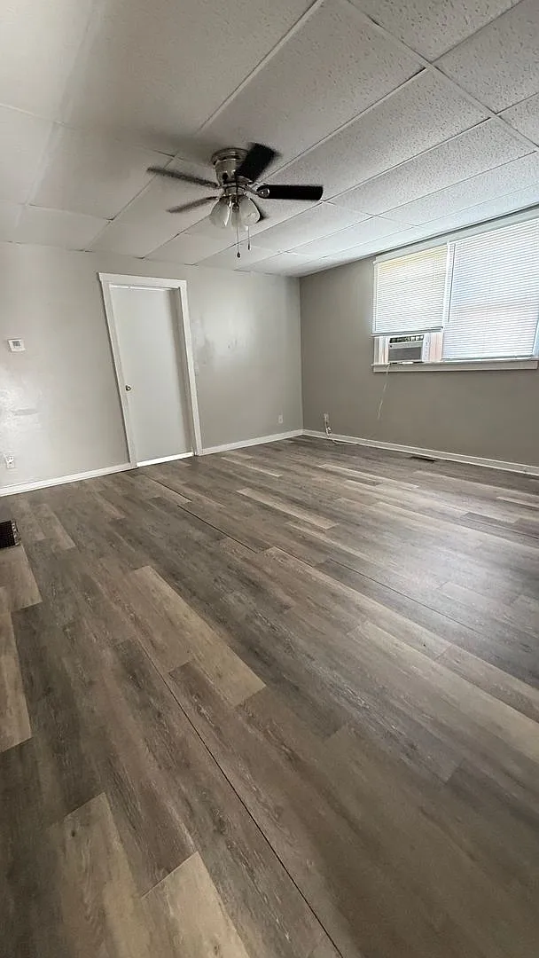 904 W Main St — Photo 3