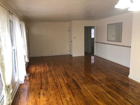 3rd image of 28855 Frank Ct
