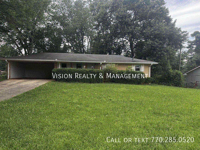 260 Castlegate Cir — Photo 2