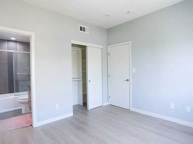 1242 N Beachwood Dr #1242 — Photo 11