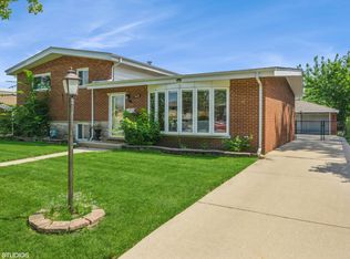 7915 Churchill St, Morton Grove, IL