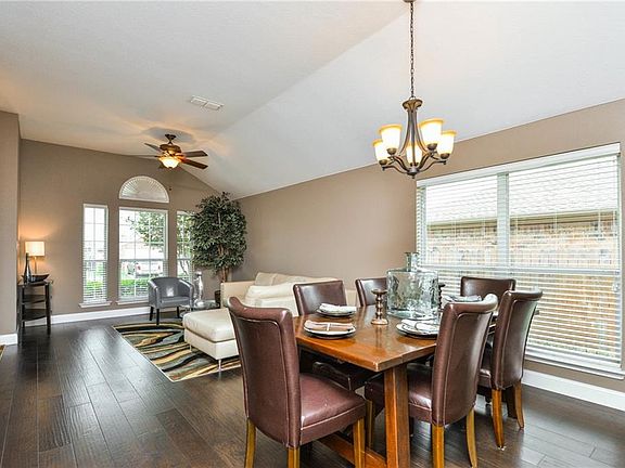 5th image of 1626 Loveland Dr