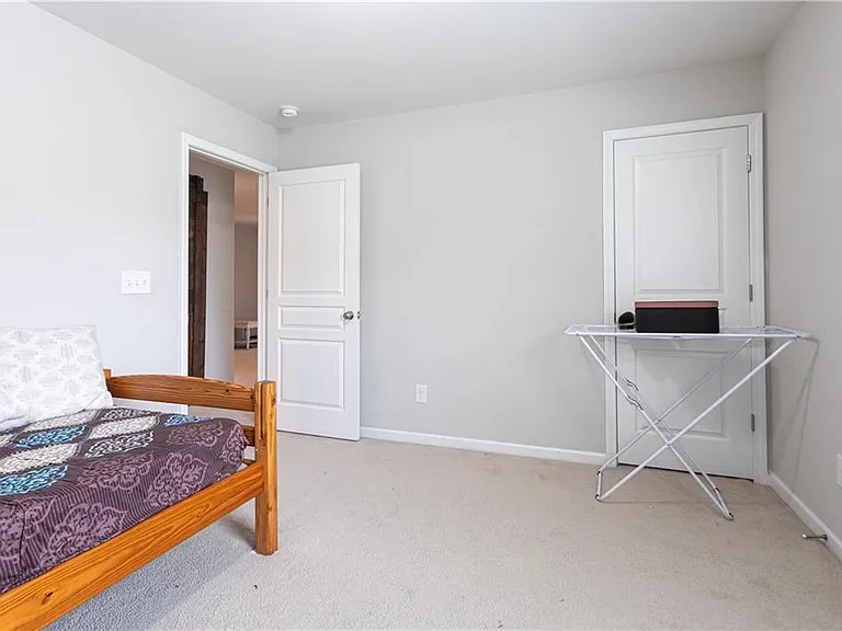 302 Pebblestone Ln — Photo 22