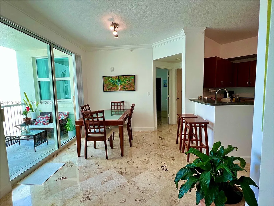 9172 Collins Ave #305